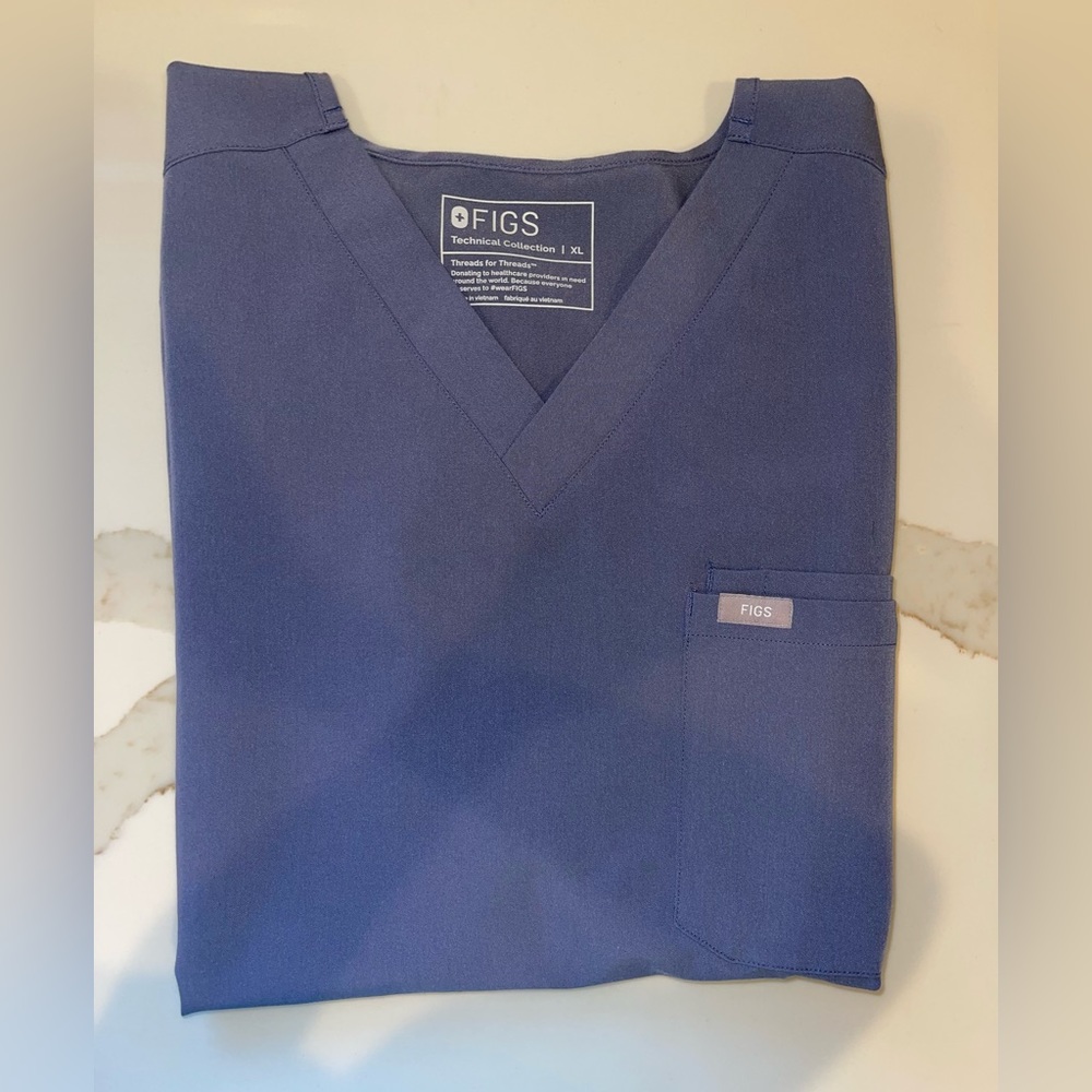 FIGS Men’s Space Navy LEON Scrub Top  — Size XL